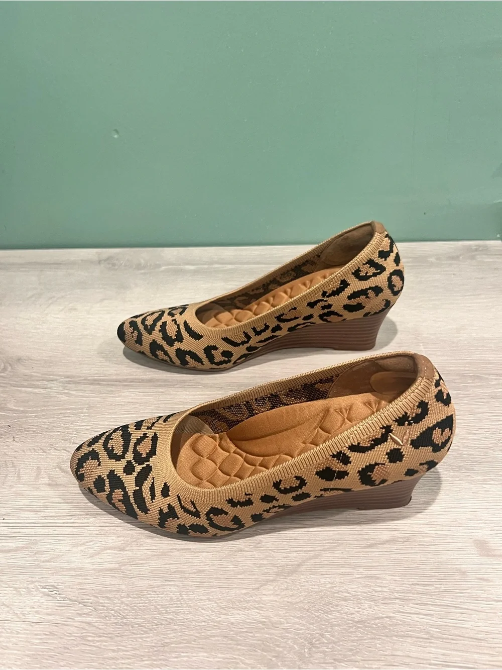 VIVAIA Leopard Print Knit Wedge Pumps – Women’s Size 5.5